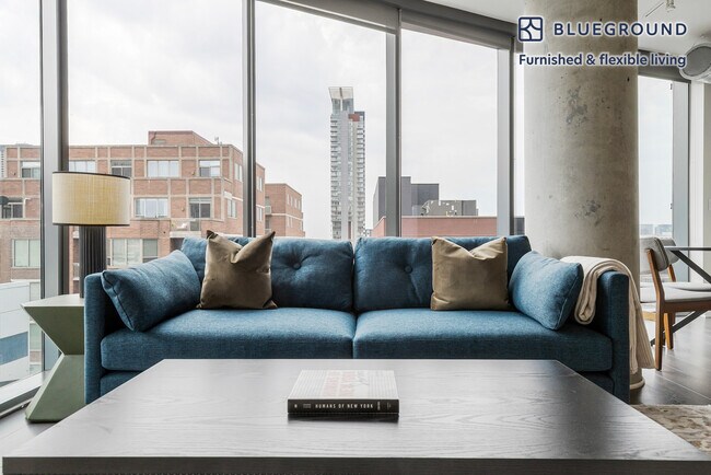730 W Couch Pl in Chicago, IL - Building Photo - Building Photo