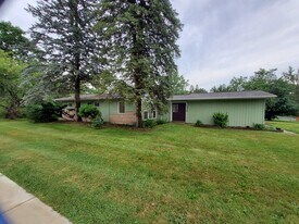 2828 Packard St in Ann Arbor, MI - Building Photo