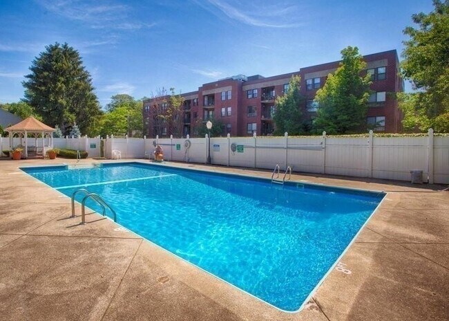 4925 Washington St, Unit 202 in Boston, MA - Building Photo - Building Photo