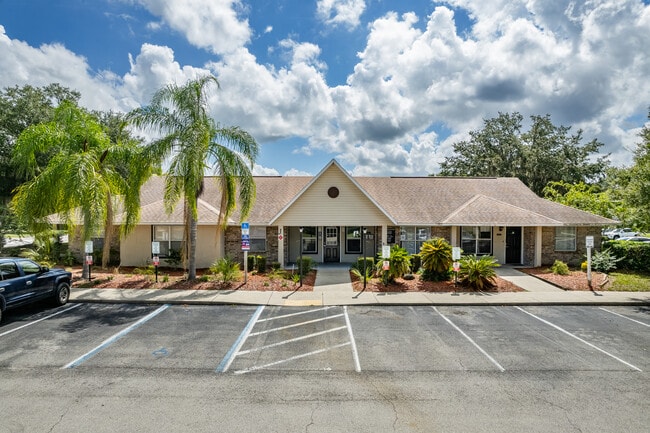 Devonshire Apartments in Eustis, FL - Building Photo - Building Photo
