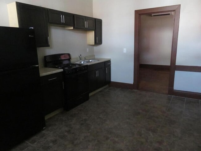 604 W 3rd St in Davenport, IA - Building Photo - Building Photo