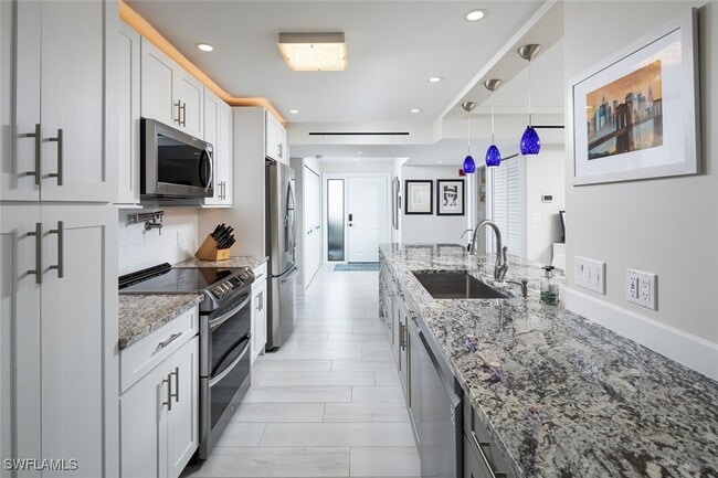 11 Bluebill Ave in Naples, FL - Building Photo - Building Photo
