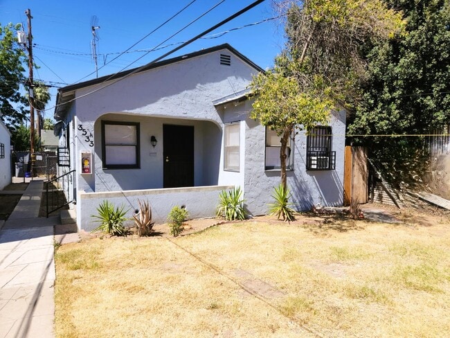 3533 E Cesar Chavez Blvd
