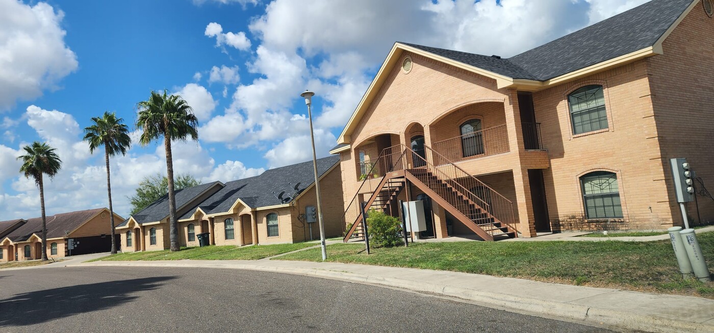 2000 Circle Dr, Unit 16 in Mission, TX - Foto de edificio