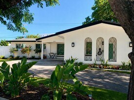 2260 NE 62nd St in Fort Lauderdale, FL - Building Photo