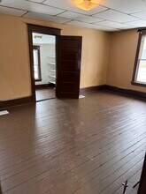 713 N 8th Ave in Paden City, WV - Foto de edificio - Building Photo