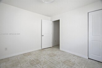 465 NE 165th St in Miami, FL - Building Photo - Building Photo