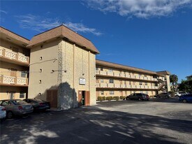 5001 W Oakland Park Blvd in Lauderdale Lakes, FL - Building Photo