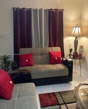 6031 Shaker Wood Cir in Tamarac, FL - Building Photo - Building Photo