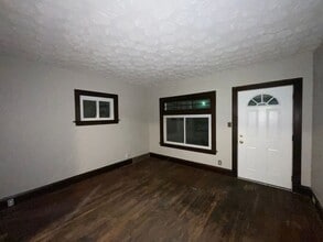 10012 Greenview Ave in Garfield Heights, OH - Building Photo - Building Photo