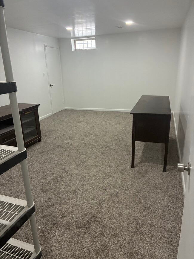 14433 Twig Rd in Silver Spring, MD - Foto de edificio - Building Photo