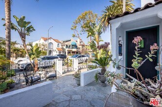 230 Glendora Ave in Long Beach, CA - Building Photo - Building Photo