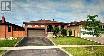 180 Jeanne Dr in Vaughan, ON - Building Photo