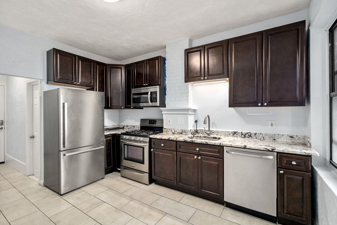 34 Shelby St, Unit 1 in Boston, MA - Building Photo