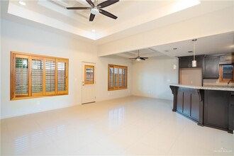 3024 Indian Creek Ave in McAllen, TX - Foto de edificio - Building Photo