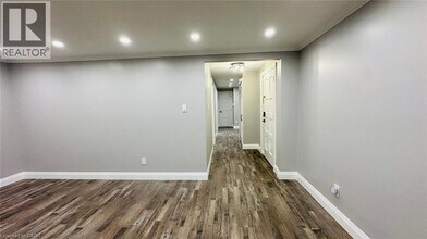 38 Jay Ct in Kitchener, ON - Building Photo - Building Photo