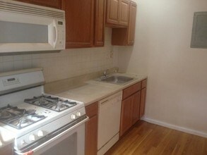176 Hyde Park Ave-Unit -1 in Boston, MA - Building Photo - Building Photo