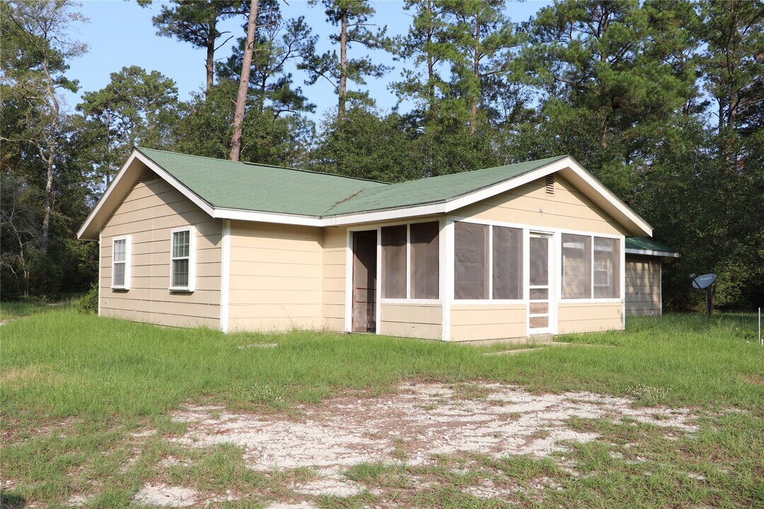 20 White Oak Dr in Huntsville, TX - Building Photo
