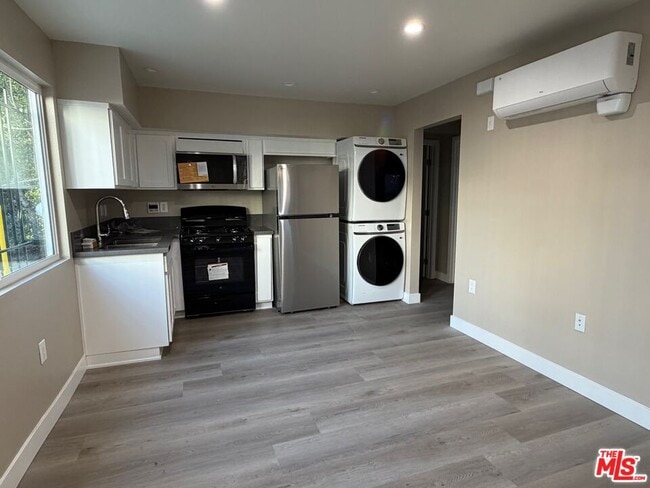 3568 S Budlong Ave in Los Angeles, CA - Building Photo - Building Photo