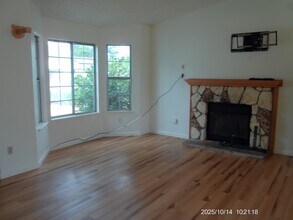 1074 Beechwood St in Yuba City, CA - Building Photo - Building Photo