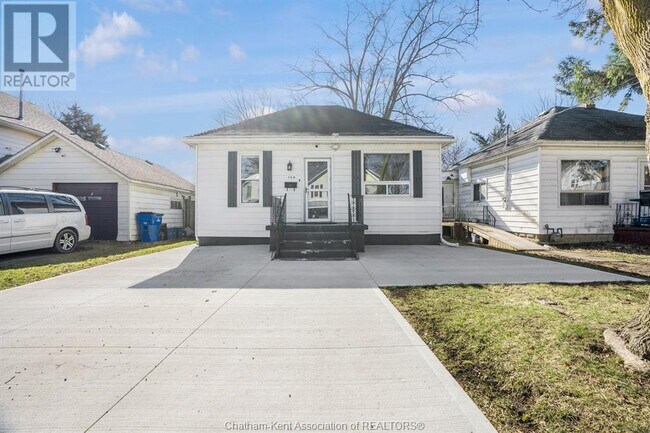 154 Selkirk St