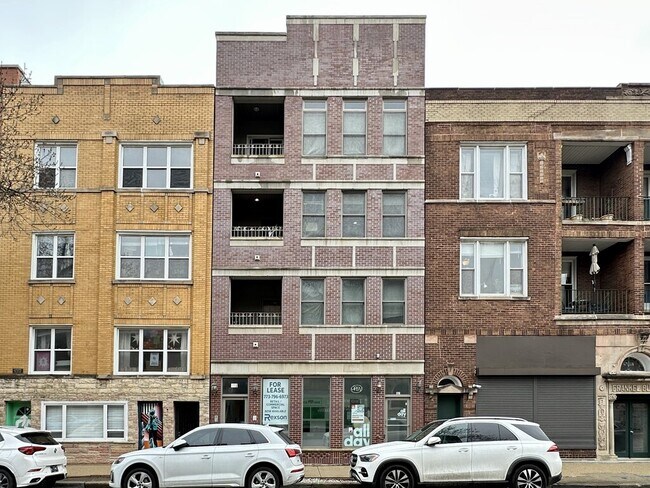 917 N Damen Ave, Unit J04P in Chicago, IL - Foto de edificio - Building Photo