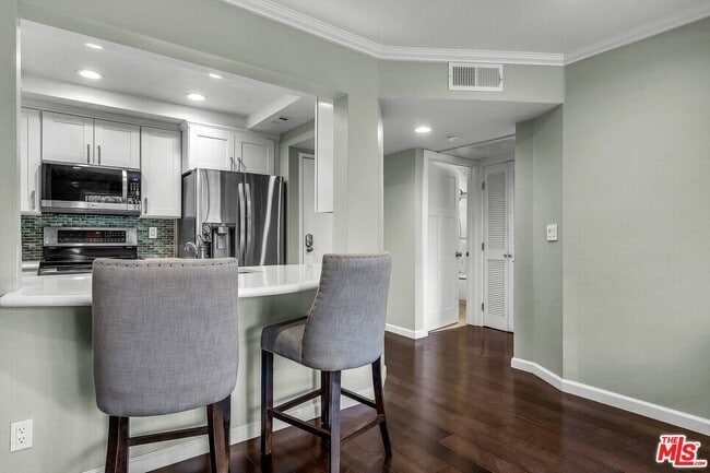 501 Palisades Dr in Los Angeles, CA - Building Photo - Building Photo