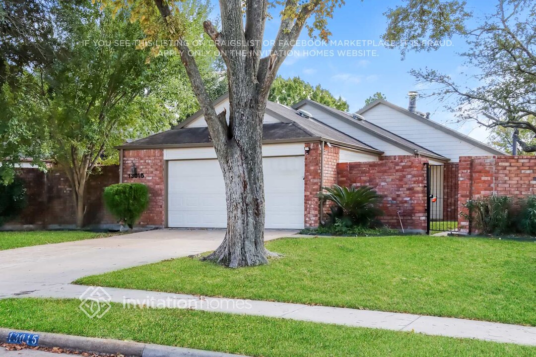 13015 Stancliff Oaks St in Sugar Land, TX - Building Photo