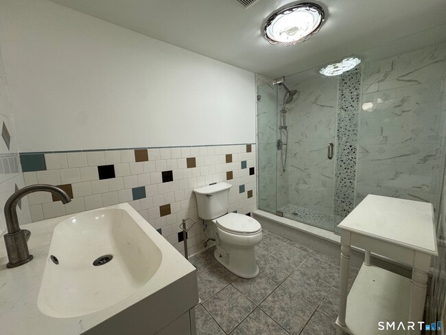 547 Laurel St in East Haven, CT - Building Photo - Building Photo