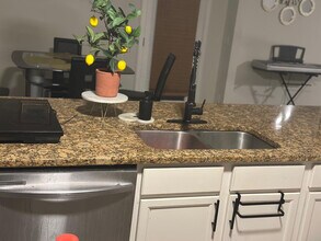 521 Greyhound Ct in Union City, GA - Building Photo - Building Photo