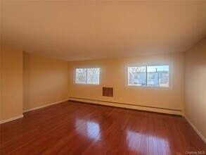 72 Greenway Terrace in Middletown, NY - Building Photo - Building Photo