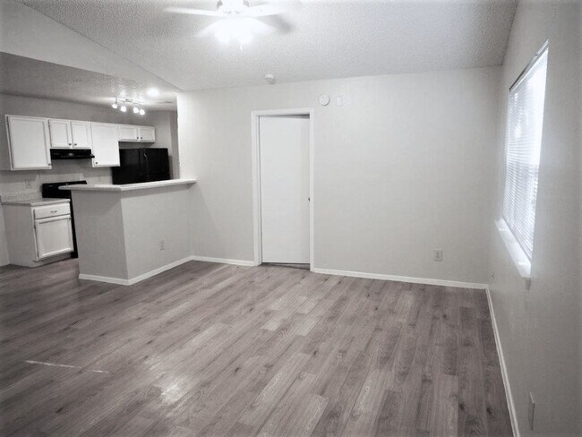 7906 West Gate Blvd in Austin, TX - Building Photo - Building Photo