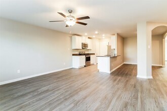 23014 Bellini Dr in Magnolia, TX - Building Photo - Building Photo