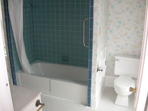 218 W Washington St, Unit 218 in Athens, OH - Building Photo - Building Photo