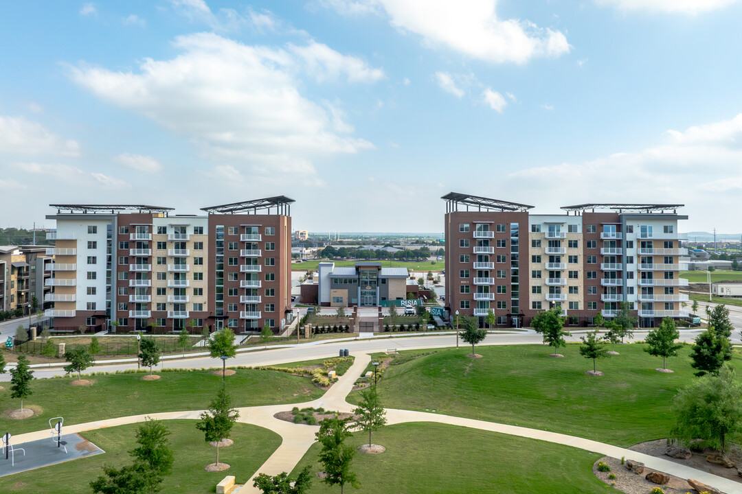 Resia Rayzor Ranch Apartments in Denton, TX - Building Photo