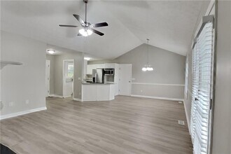 5493 Riverchase Dr in Flowery Branch, GA - Building Photo - Building Photo