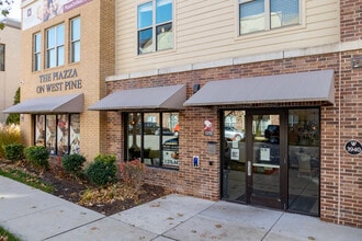 Piazza on West Pine in St. Louis, MO - Foto de edificio - Building Photo