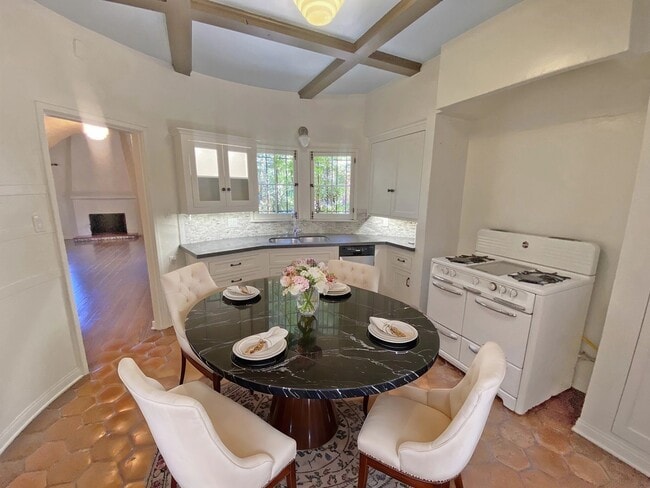 1150 N Curson Ave in West Hollywood, CA - Building Photo - Building Photo