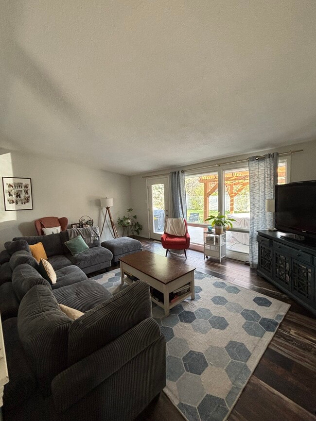 property at 913 Buena Dr