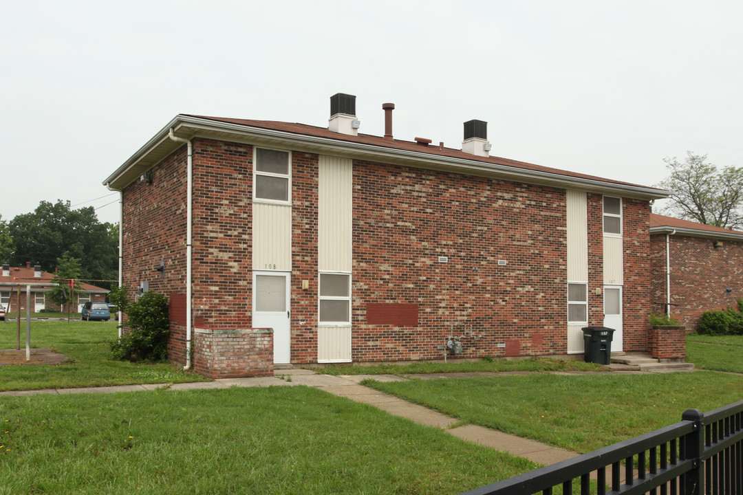 Greenwood Apartments in Jeffersonville, IN - Building Photo