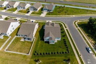 32127 Deerwood Ln in Lewes, DE - Foto de edificio - Building Photo