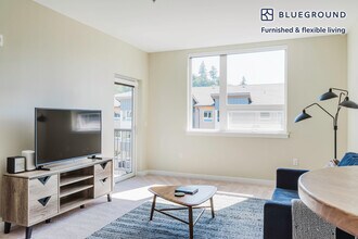 13398 Newcastle Commons Dr in Newcastle, WA - Building Photo - Building Photo