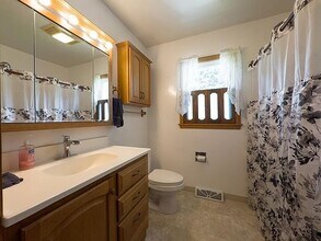 525 Maple Ln in Moorhead, MN - Building Photo - Building Photo