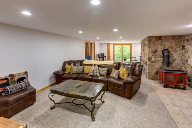 525 Townsand Hollow Rd