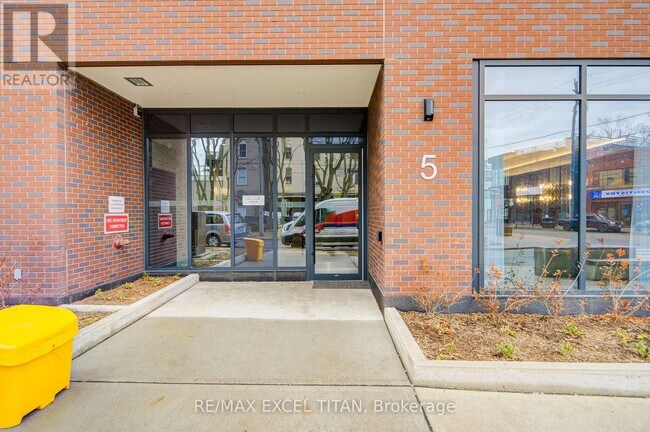 5 Lakeview Ave in Toronto, ON - Building Photo - Building Photo