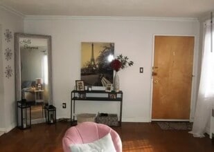 21 Troy Dr, Unit 21 A in Springfield, NJ - Foto de edificio - Building Photo