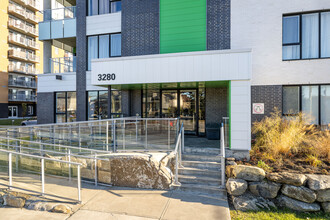 Quartier 440 in Laval, QC - Building Photo - Building Photo