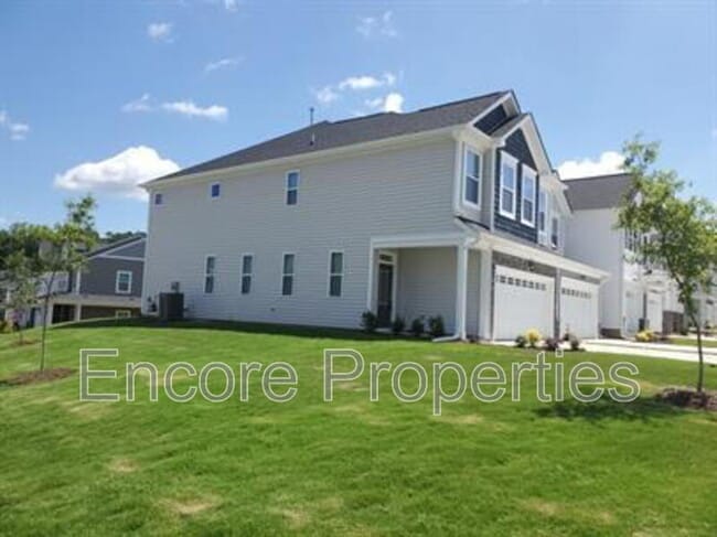 731 Amarra Dr in Fuquay Varina, NC - Building Photo - Building Photo