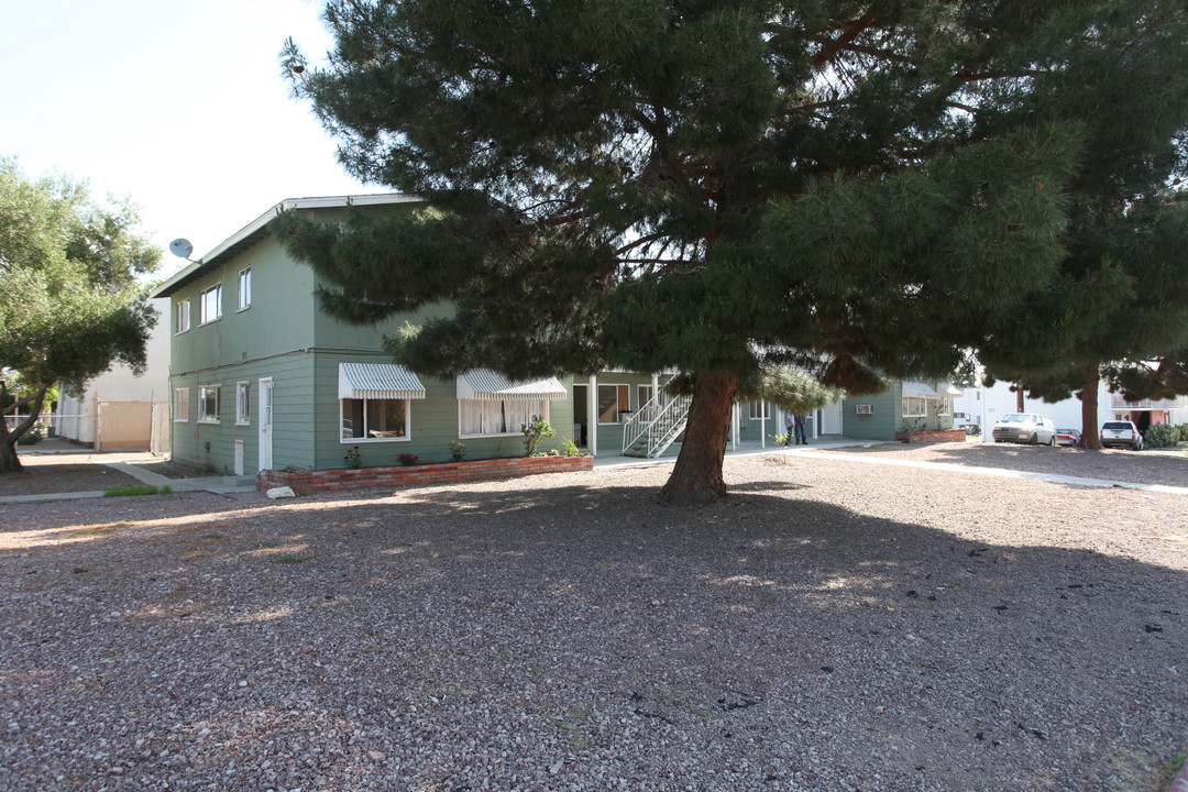 Evergreen Apartments in Las Vegas, NV - Building Photo