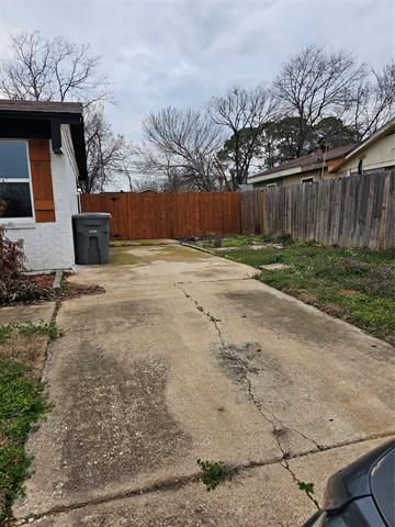 305 Deepwood St in Dallas, TX - Building Photo - Building Photo